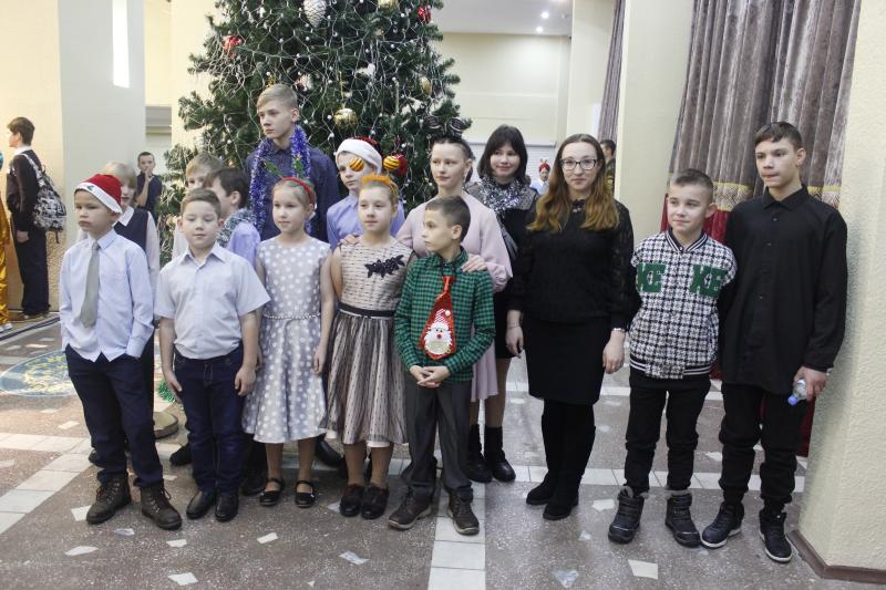 РЕБЯТА ИЗ ОРГАНИЗАЦИЙ ДЛЯ ДЕТЕЙ-СИРОТ РЕГИОНА ПОСЕТИЛИ НОВОГОДНИЙ ДЕТСКИЙ ПРАЗДНИК «ЁЛКА ГУБЕРНАТОРА КУРГАНСКОЙ ОБЛАСТИ»
